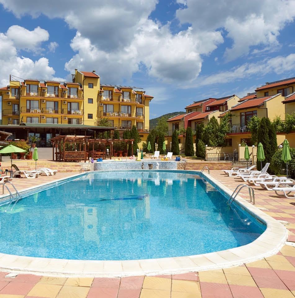 Dvoupokojový apartmán ve Svetém Vlasu – 300 m od moře, výborná infrastruktura a splátky do konce roku