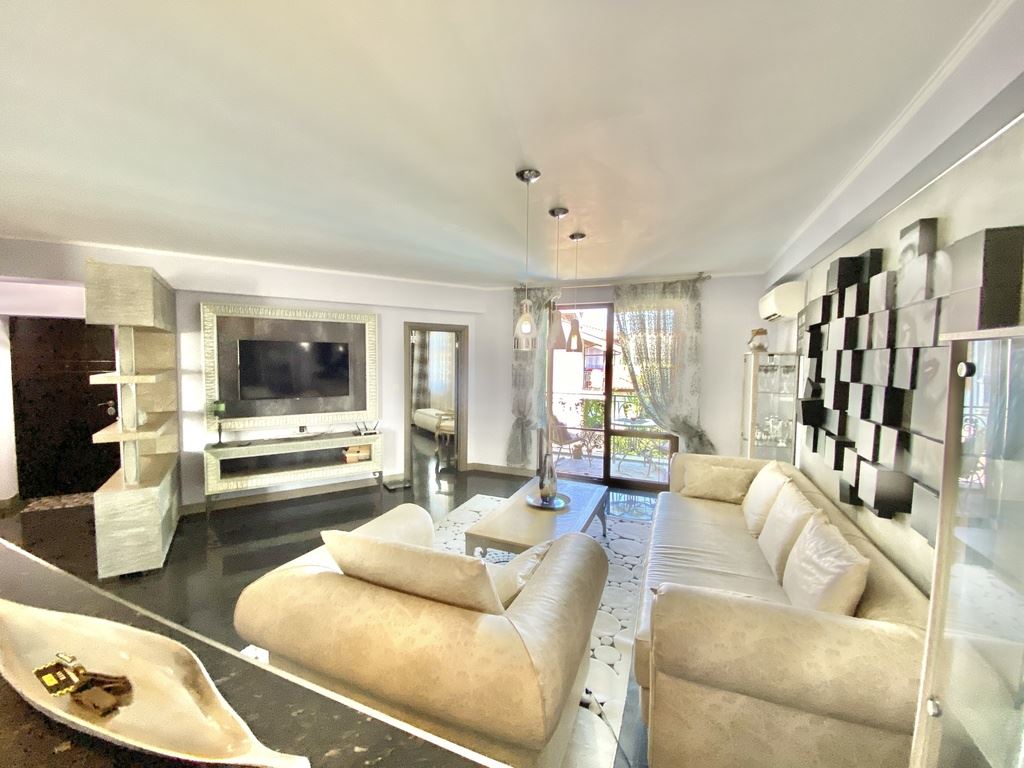 Unikátní mezonetový apartmán v prémiovém komplexu ve městě Nesebar