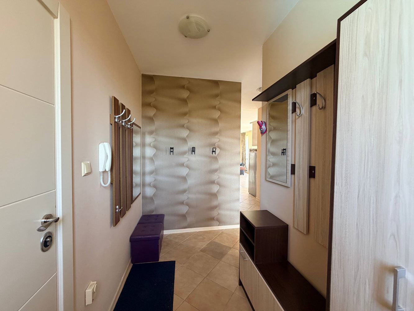 Prostorný apartmán s jednou ložnicí a panoramatickým výhledem na moře v Černomorci – připravený domov u moře
