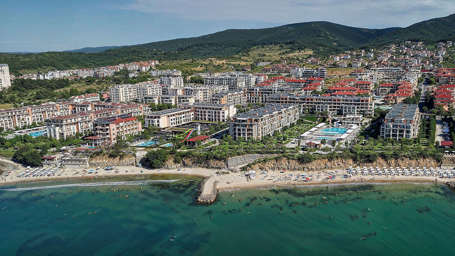 Dvoupokojový apartmán s panoramatickým výhledem na moře v novém prémiovém komplexu v první linii u moře ve Sveti Vlas