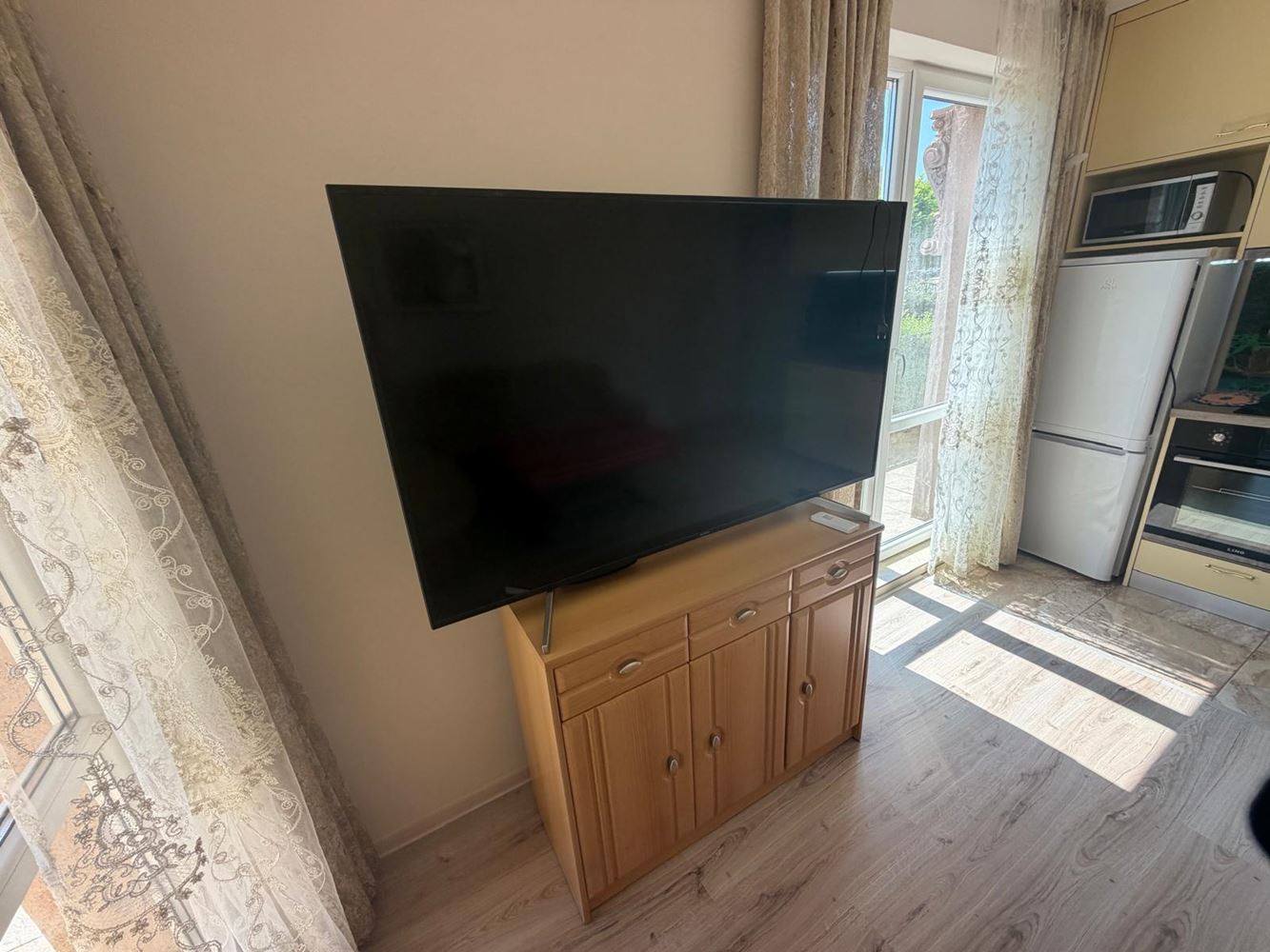 Útulný apartmán s jednou ložnicí a obrovskou terasou v Ravdě – váš osobní prostor u moře