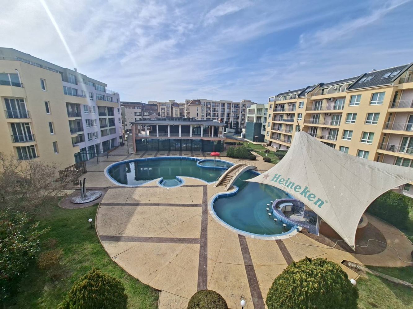 Prostorný byt s jednou ložnicí s kompletní resortní infrastrukturou v Slunečném pobřeží