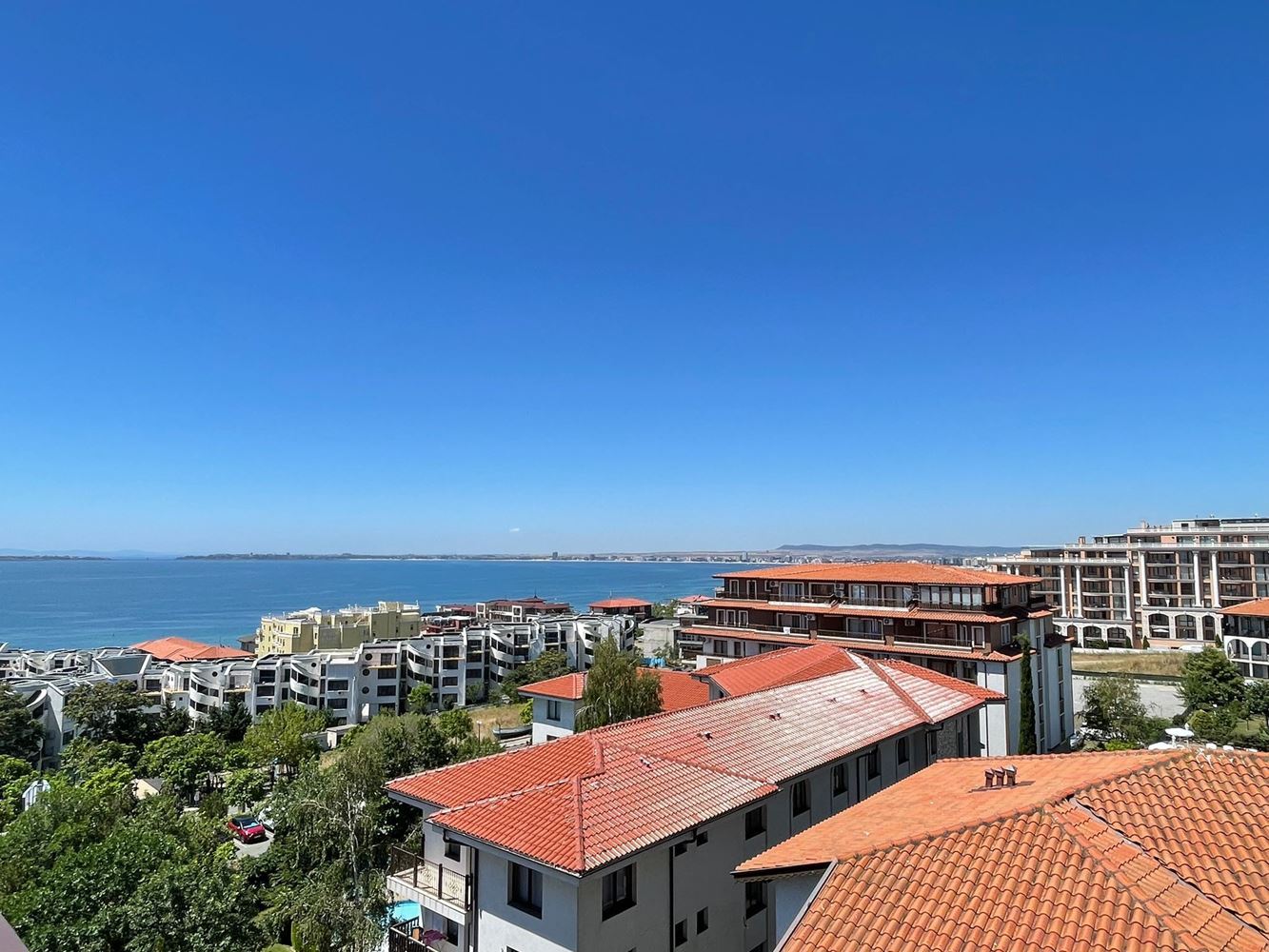 Panoramatický apartmán se třemi ložnicemi jen pár kroků od moře a jachtařského přístavu ve Sveti Vlas