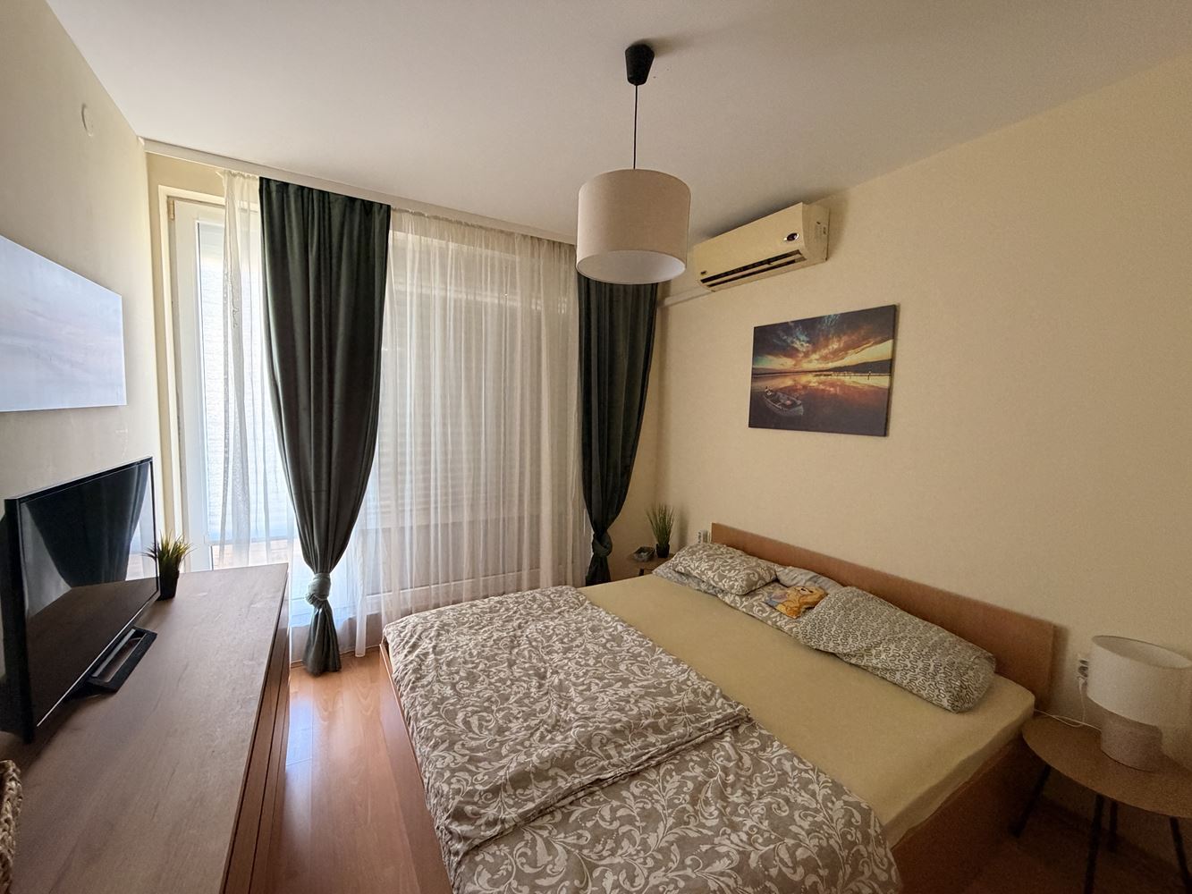 Útulný apartmán s jednou ložnicí v Slunečném pobřeží – krásný výhled na bazén a vynikající komplex pro odpočinek a investici