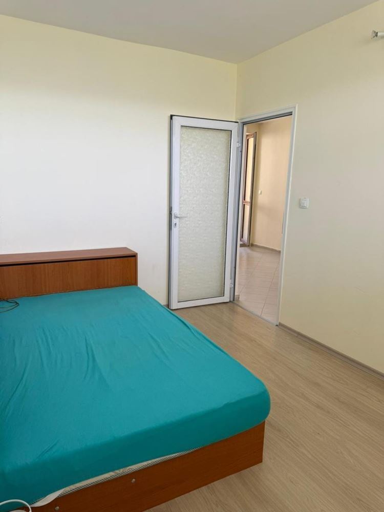 Prostorný apartmán se dvěma ložnicemi a výhledem na moře, 500 m od pláže v Černomorci