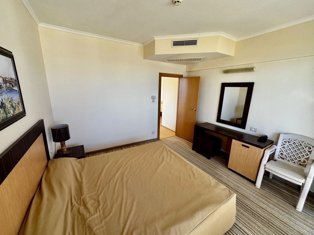Prostorný apartmán s jednou ložnicí, velkou terasou a panoramatickým výhledem na moře