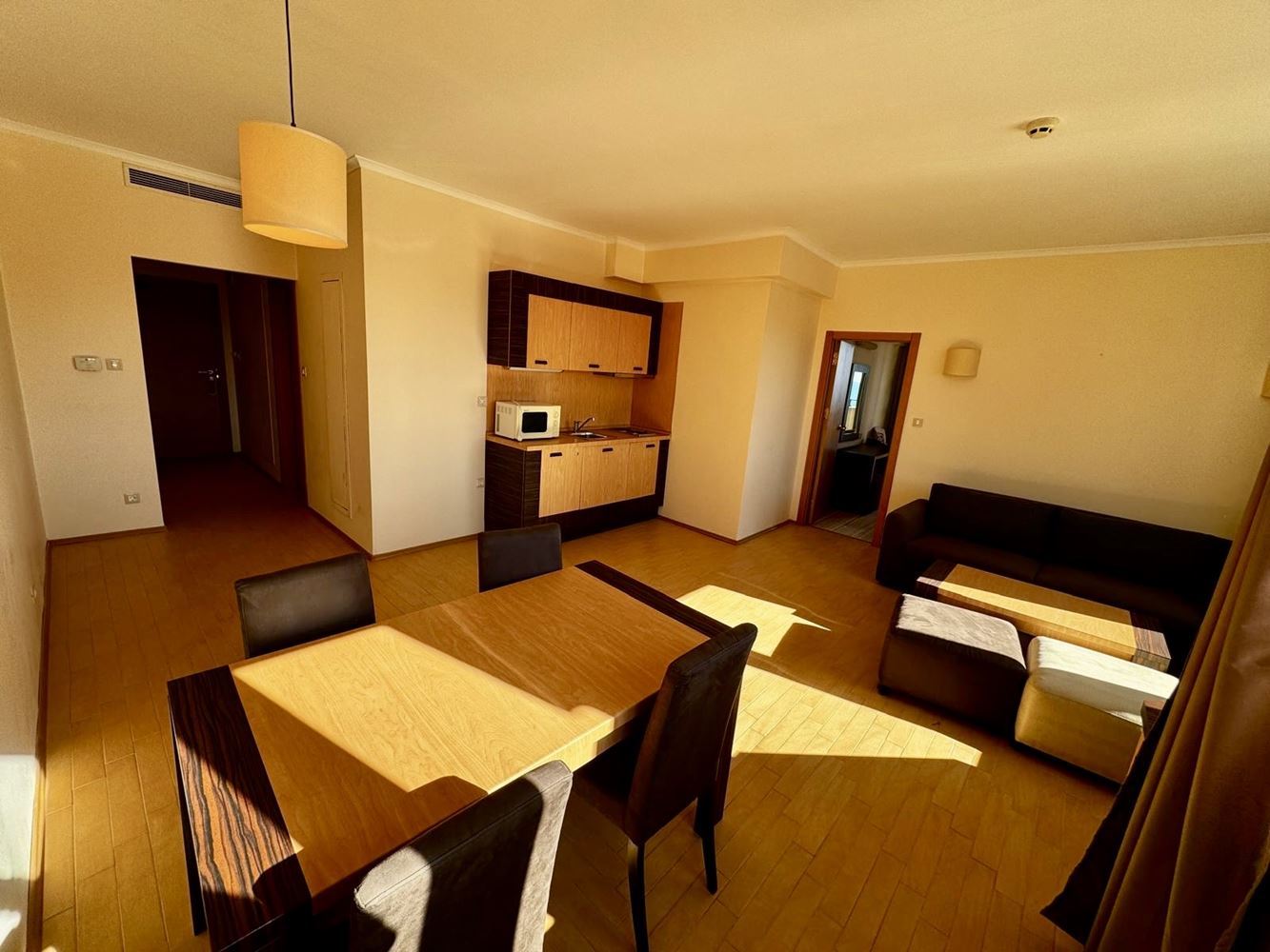 Prostorný apartmán s jednou ložnicí, velkou terasou a panoramatickým výhledem na moře