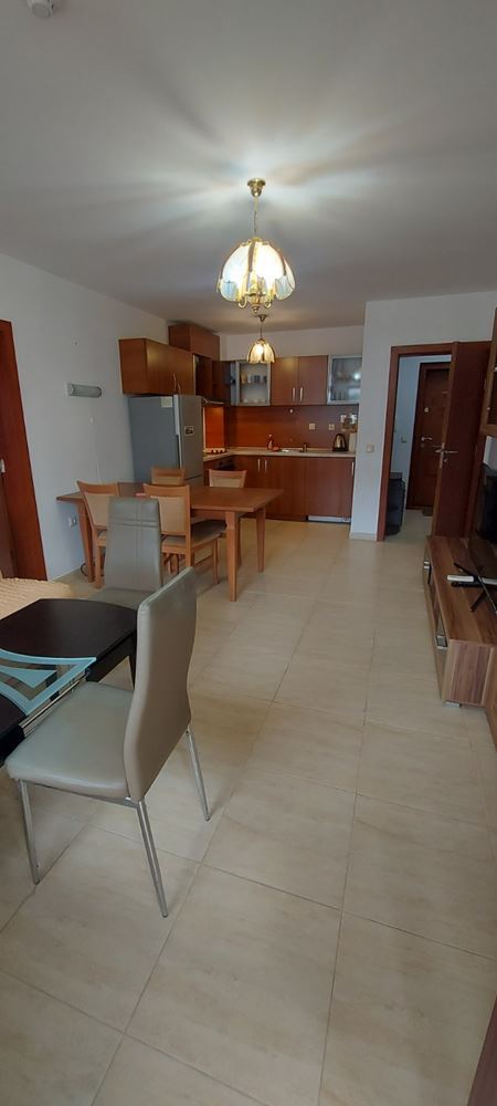 Prostorný apartmán s výhledem na moře ve Sveti Vlas – komfort, zeleň a prestižní lokalita