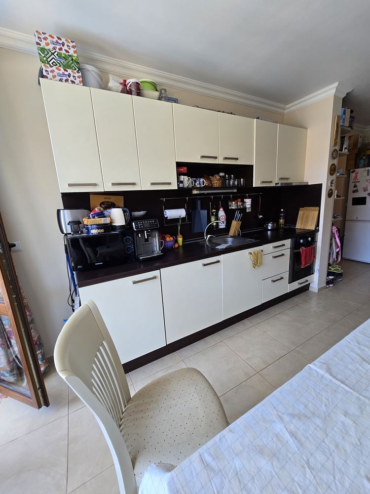 Apartmán s jednou ložnicí ve Sveti Vlas s přímým přístupem k bazénu – klidné místo pro bydlení a odpočinek