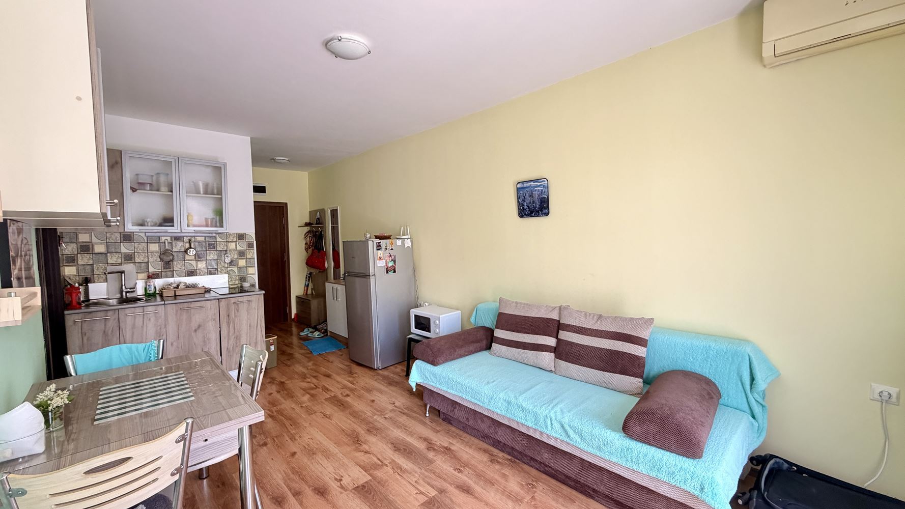 Apartmán s jednou ložnicí v Sunny Beach – klid, zeleň a komfort v srdci letoviska