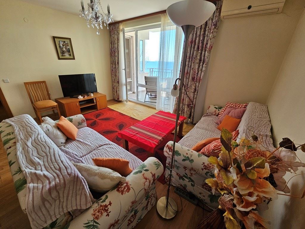 Sveti Vlas, první řada u moře – panoramatický byt s jednou ložnicí s výhledem na moře z každého pokoje