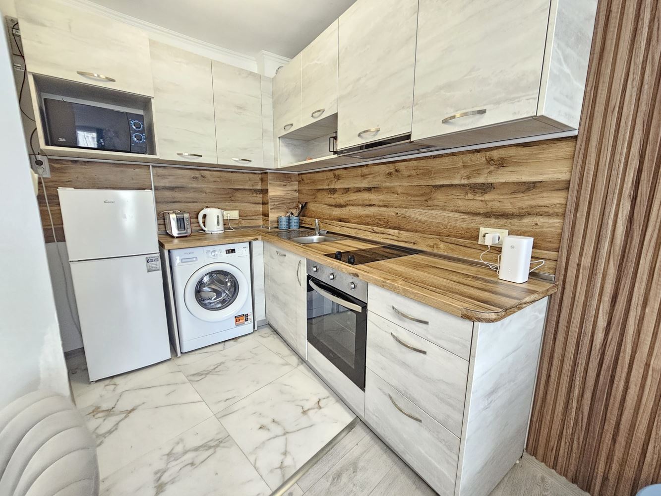 Pouhých 100 metrů od moře! Prostorný apartmán s jednou ložnicí s výhledem na bazén v jednom z nejžádanějších komplexů na Slunečném pobřeží