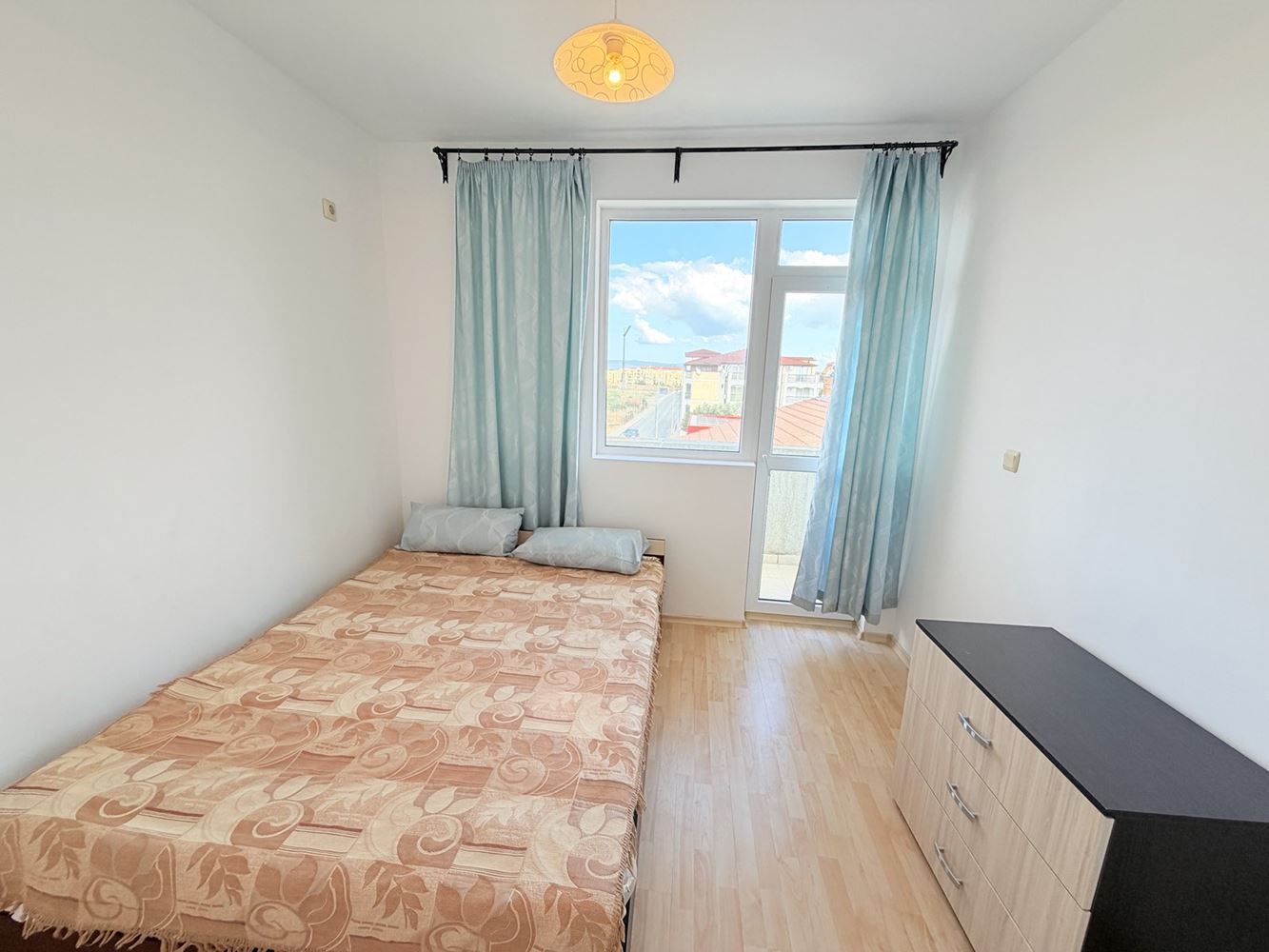 Apartmán se dvěma ložnicemi v Ravdě s výhledem na moře a bez poplatku za údržbu! 