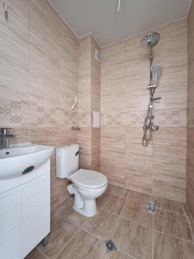 Byt s jednou ložnicí ve Sveti Vlas bez poplatku za údržbu – komfort a klid 400 m od moře