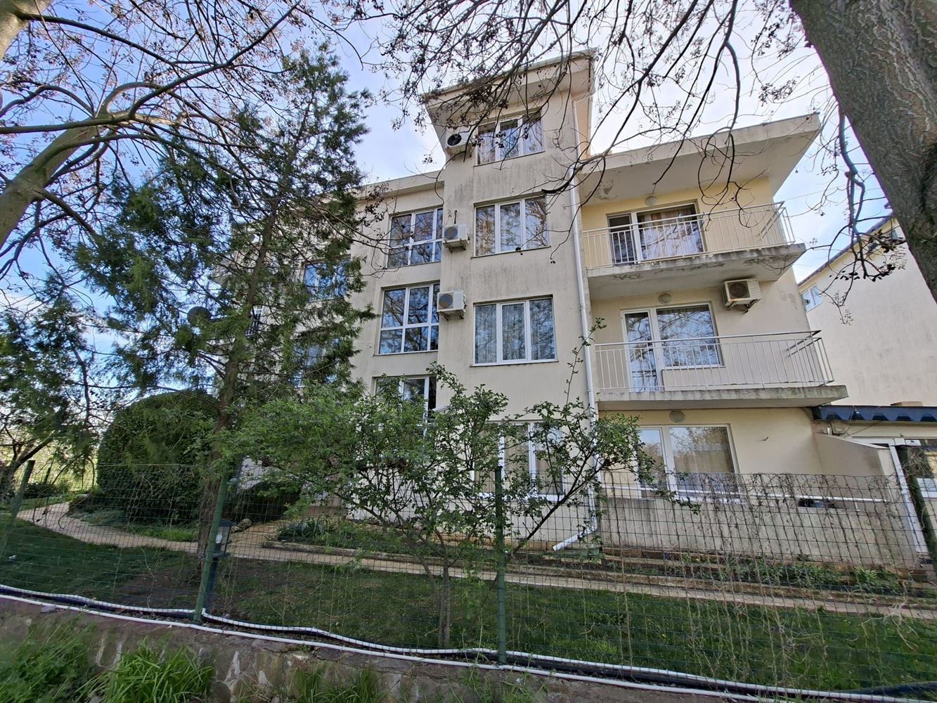 Apartmán s jednou ložnicí 300 metrů od moře v Ravdě – výborná investice a komfort pro celou rodinu