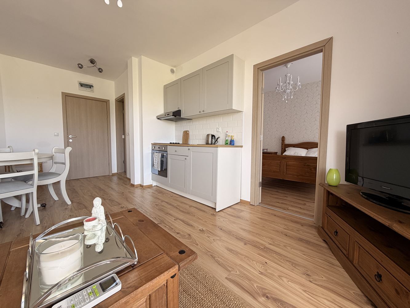 Byt se dvěma ložnicemi s panoramatickou terasou na okraji Sunny Beach – komfort, klid a styl