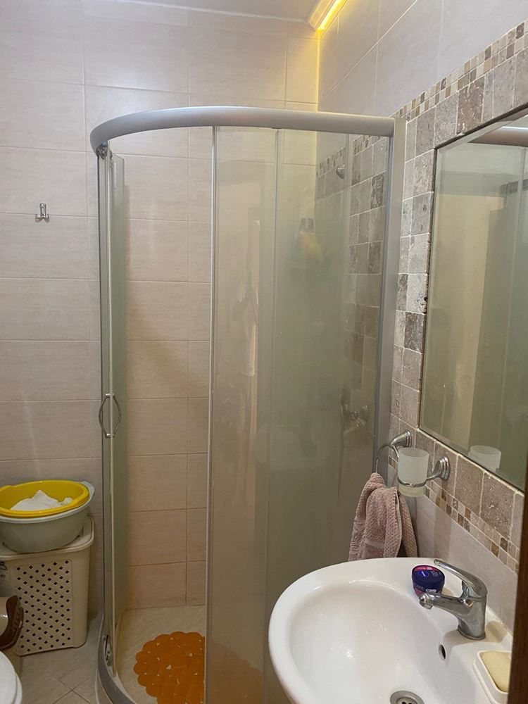 Krásný apartmán s jednou ložnicí v Ravdě s bazény a výborným vybavením – ideální pro dovolenou i investici
