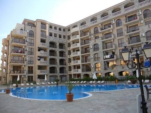 Prostorný apartmán s jednou ložnicí v celoročním komplexu – vynikající volba pro bydlení a investici