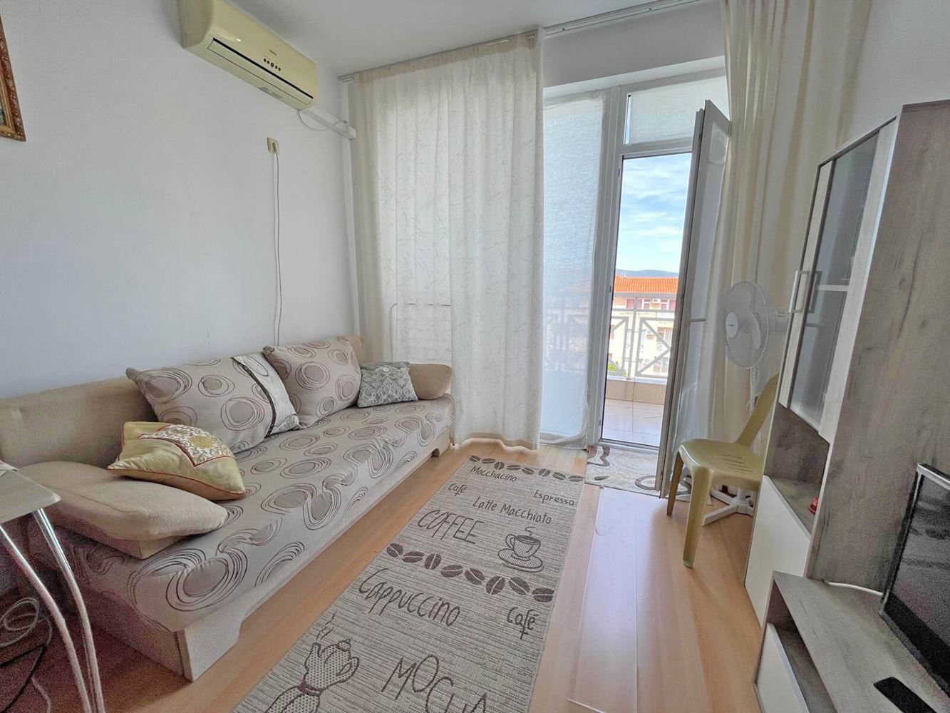 Apartmán s jednou ložnicí a výhledem na bazén v Slunečném pobřeží v komplexu s bohatou infrastrukturou