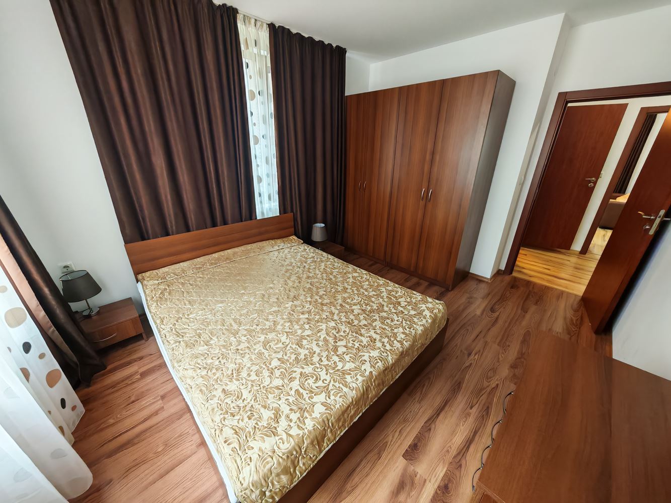 Apartmán se dvěma ložnicemi ve Sveti Vlas s vynikajícím vybavením v uzavřeném komplexu