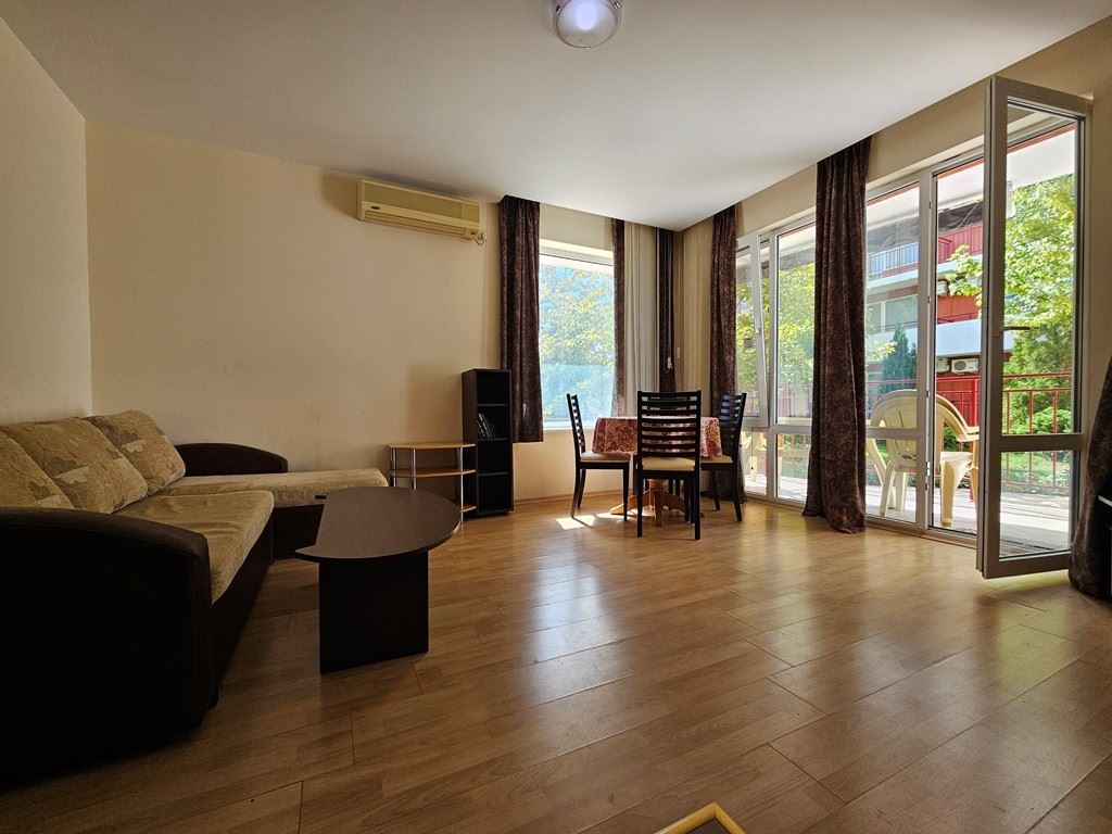 Apartmán s jednou ložnicí na první linii u moře v hlídaném komplexu v Elenite