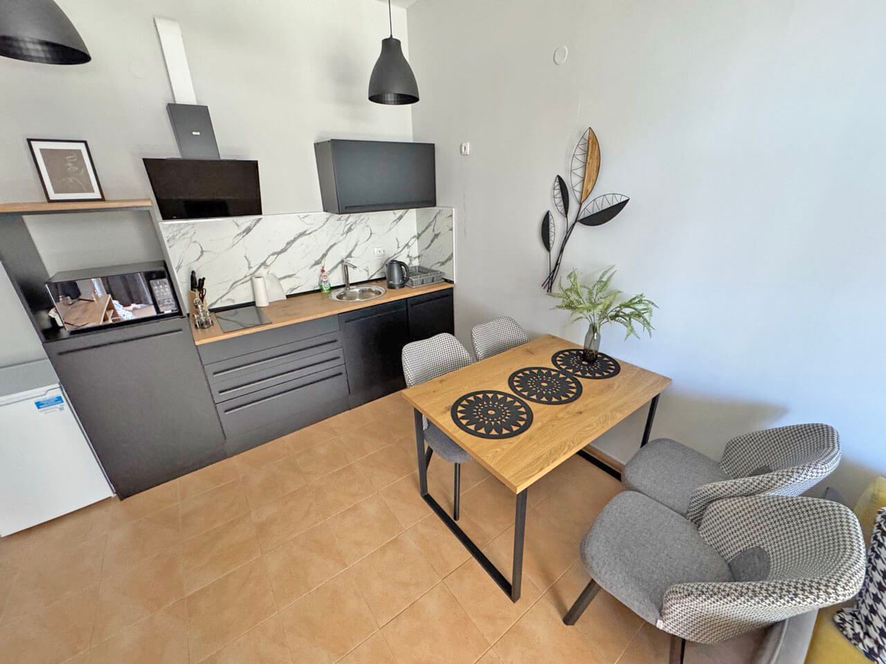 Jednopokojový apartmán ve Sveti Vlas – útulnost, komfort a plně zařízené bydlení v prestižním komplexu