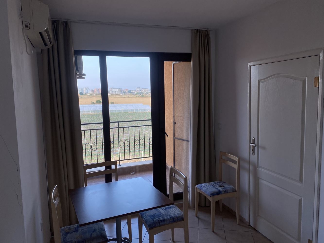 Apartmán na první linii s panoramatickým výhledem na moře a kompletním zázemím – Aheloy