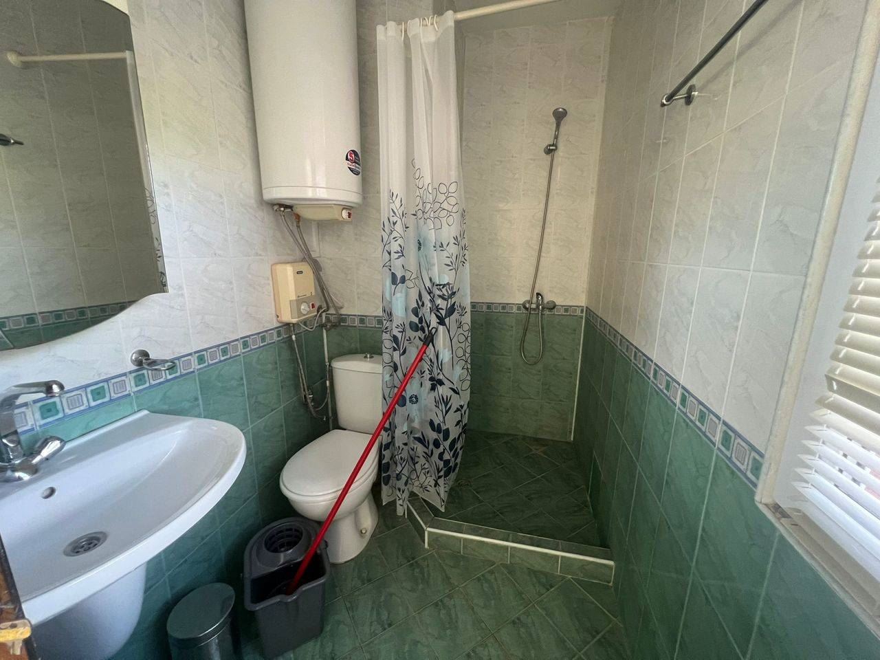 Prostorný byt s jednou ložnicí v Slunečném pobřeží – komfort a prostor v dobře udržovaném komplexu