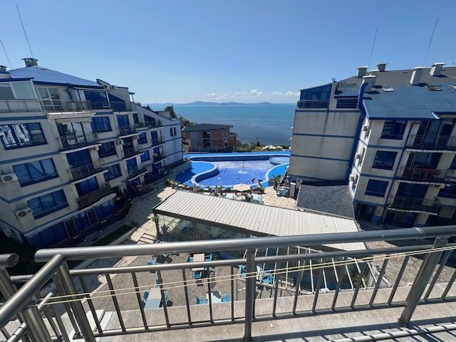 Život v první linii – prostorný byt se třemi ložnicemi s čelním výhledem na moře v Pomorie