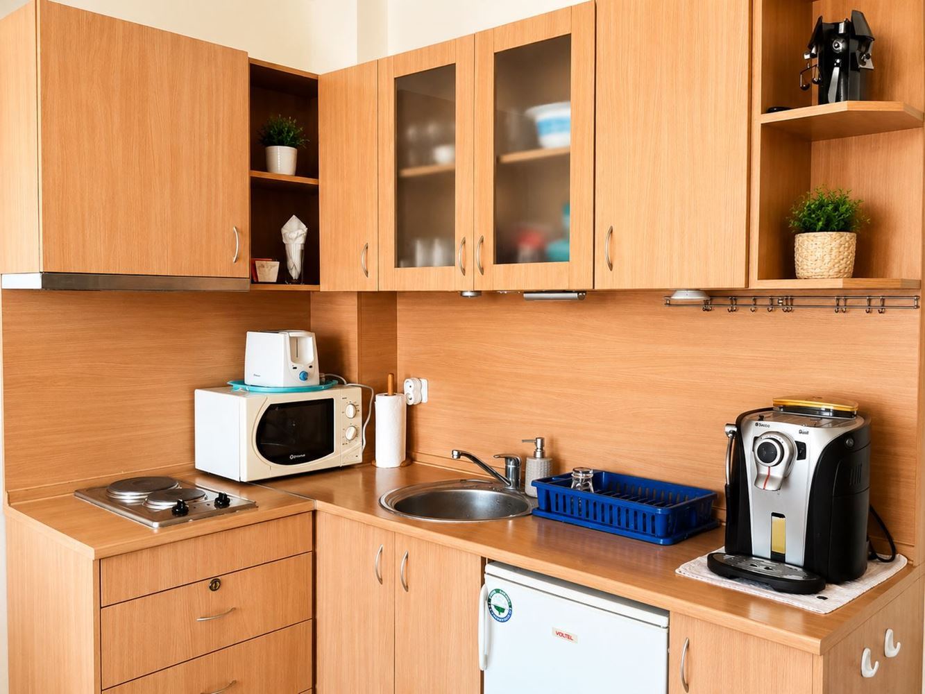 Moře před oknem a bazén před budovou – krásný apartmán v Ravdě, připravený k okamžitému užívání