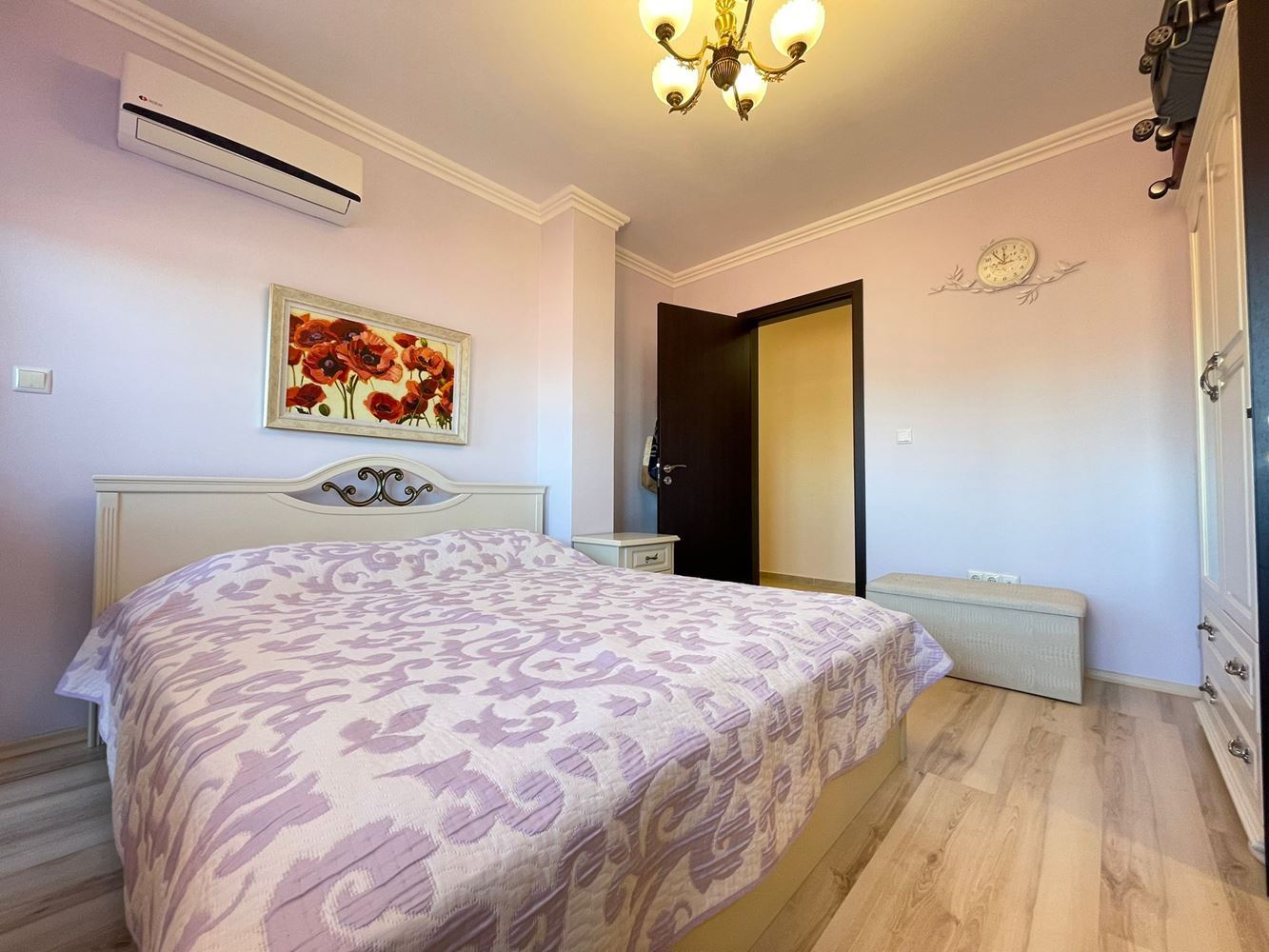 Panoramatický apartmán se třemi ložnicemi jen pár kroků od moře a jachtařského přístavu ve Sveti Vlas