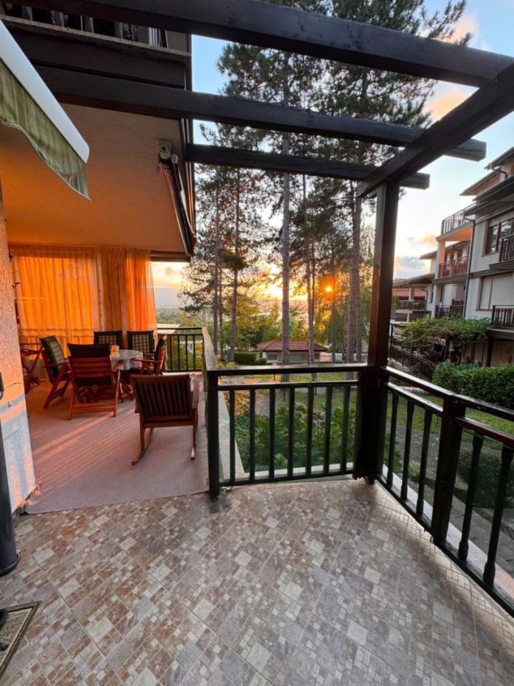 Apartmán se dvěma ložnicemi a výhledem na moře mezi borovicemi – luxus a klid přímo u moře v Sozopolu