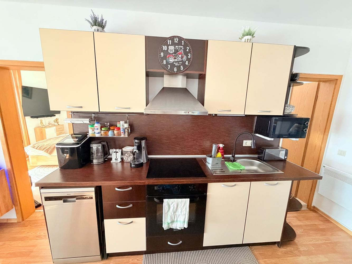 Luxusní apartmán se dvěma ložnicemi a výhledem na bazén v Aheloy – kompletně zařízený a připravený k nastěhování