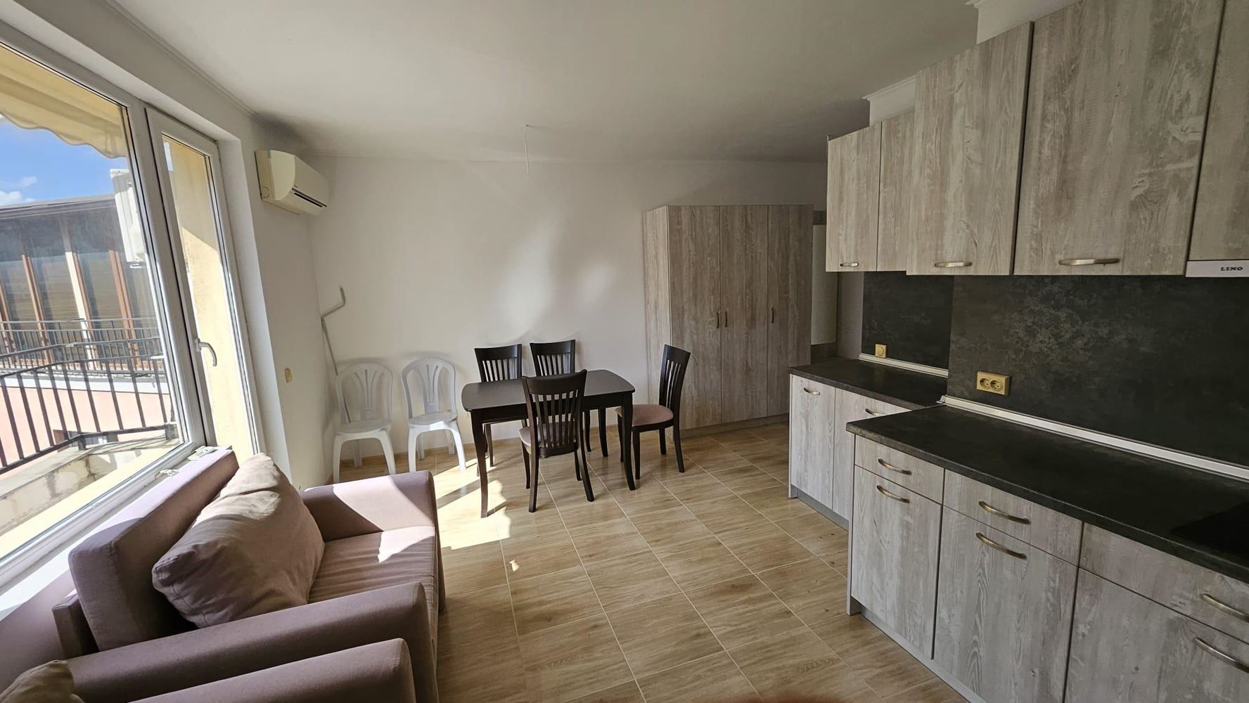 Studio s nízkým poplatkem za údržbu v komplexu na Slunečném pobřeží