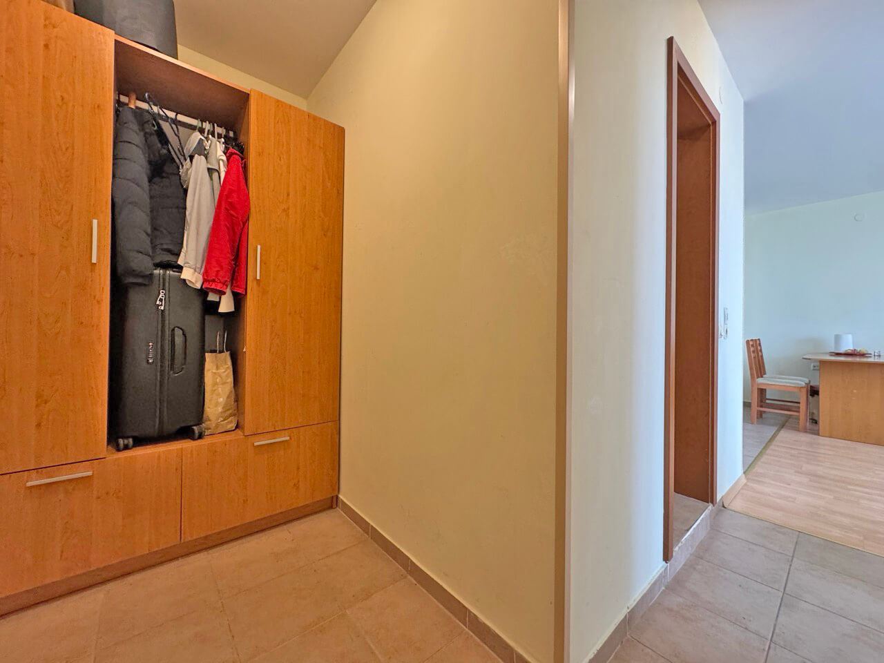 Prostorný byt s jednou ložnicí s výhledem na bazén v Slunečném Břehu