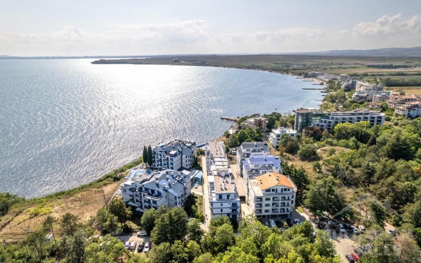 Apartmán se dvěma ložnicemi v první linii v Pomorie s působivým panoramatickým výhledem na moře