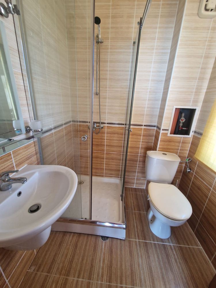 Panoramatické studio s výhledem na moře a hory ve městě Sveti Vlas – luxusní komplex s bazénem, wellness centrem a parkovištěm
