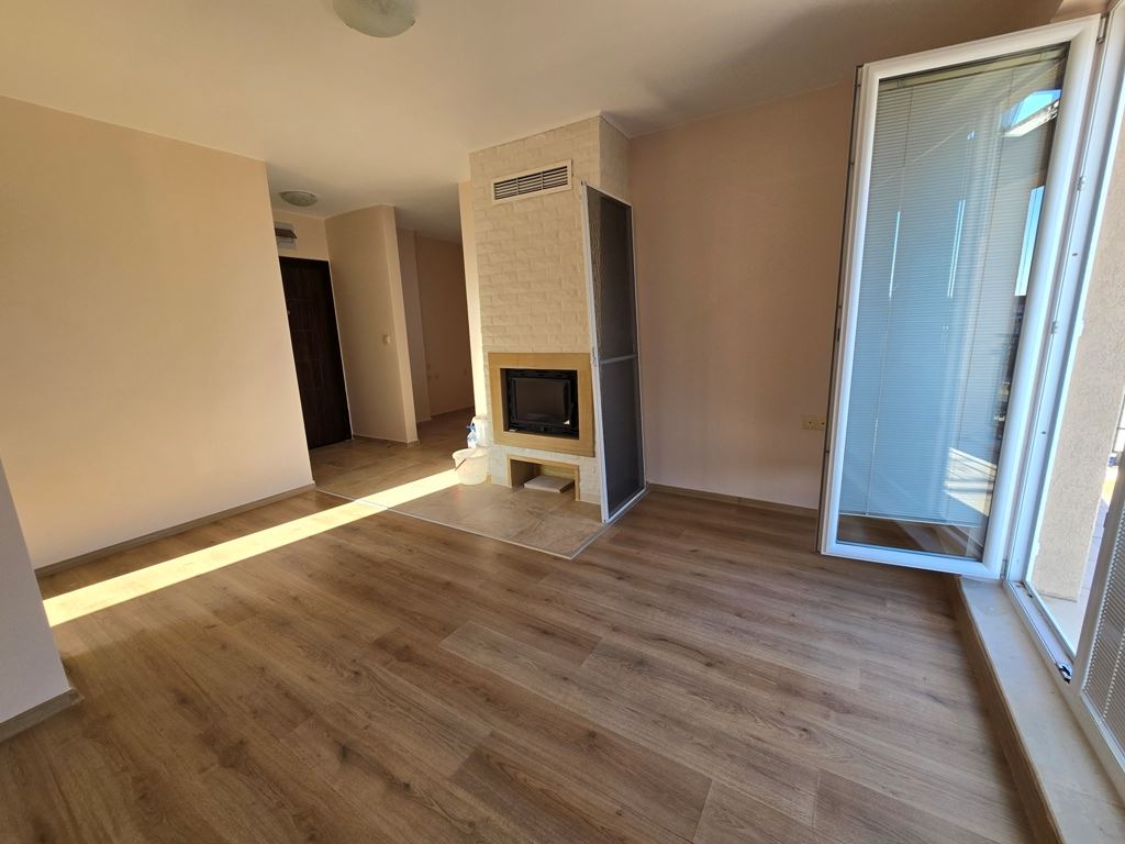 Nový byt s jednou ložnicí v Pomorie – po rekonstrukci, připravený k vybavení, s prostorným balkonem a grilem