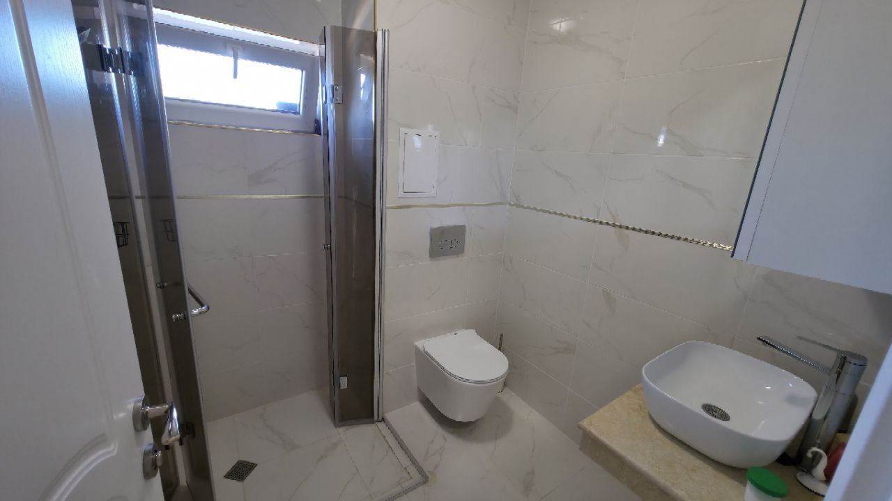 Apartmán se dvěma ložnicemi a velkou panoramatickou terasou ve stylovém komplexu v Sunny Beach