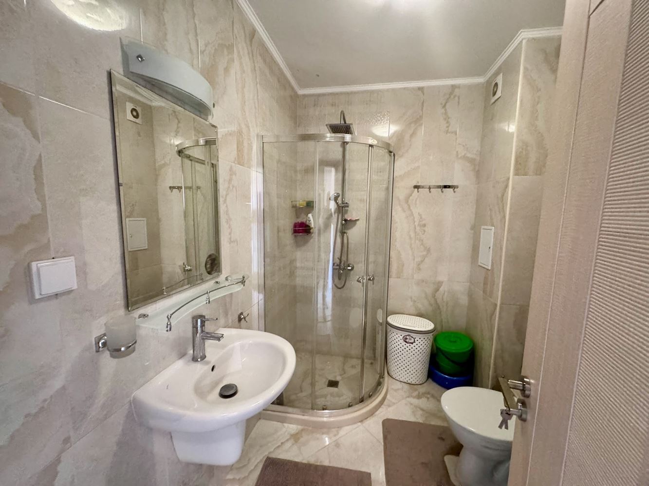 Prostorný třípokojový apartmán s panoramatickým výhledem na moře v prestižním komplexu v Nesebaru – komfort, prostor a působivé výhledy