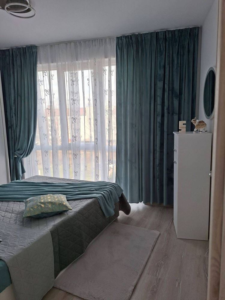 Stylový dvoupokojový apartmán s nízkým poplatkem za údržbu ve Slunečném pobřeží – komfort, bezpečí a skvělá investice u moře