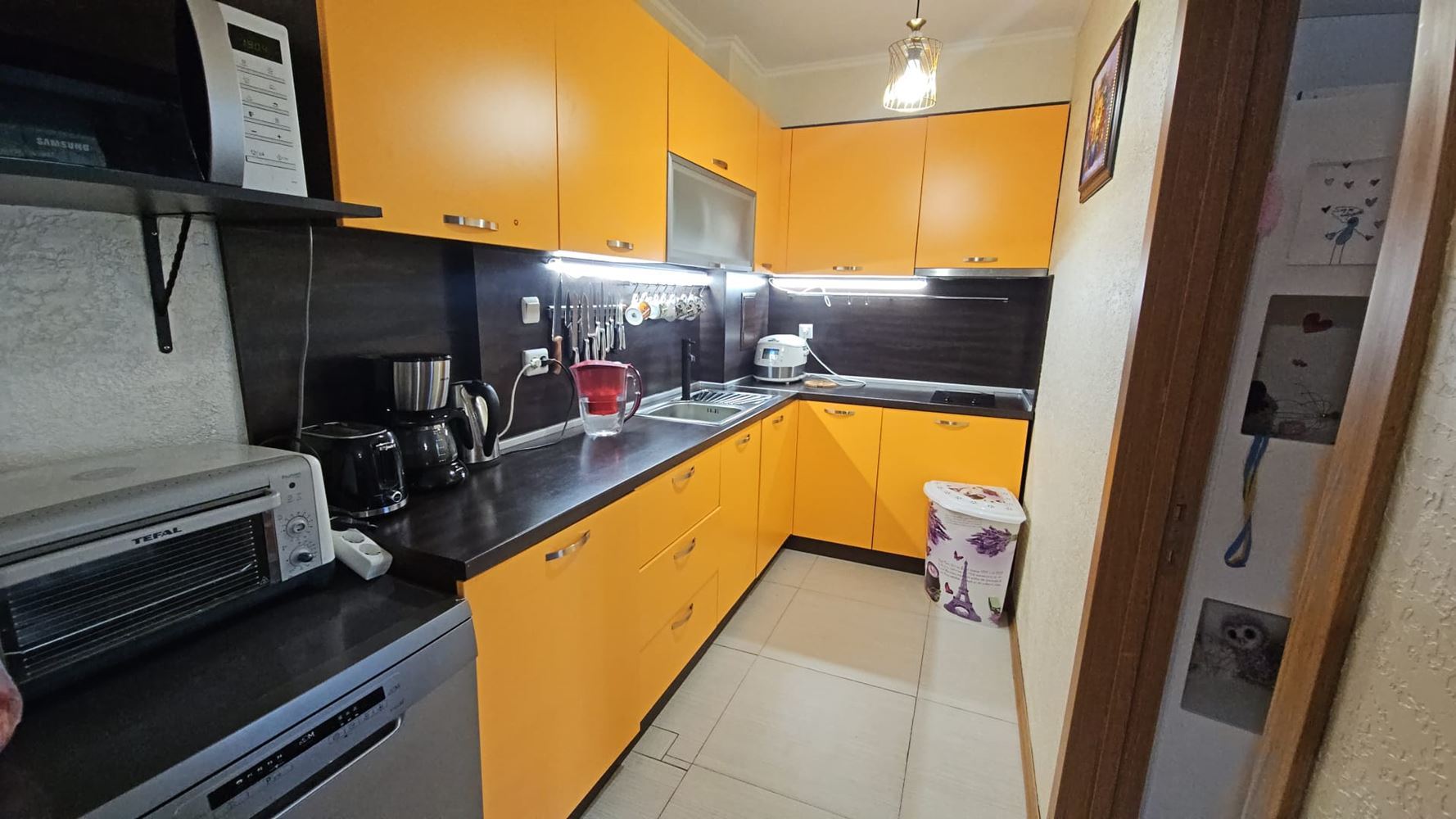 Třípokojový apartmán v uzavřeném komplexu ve Sveti Vlas – pouhých 300 m od pláže