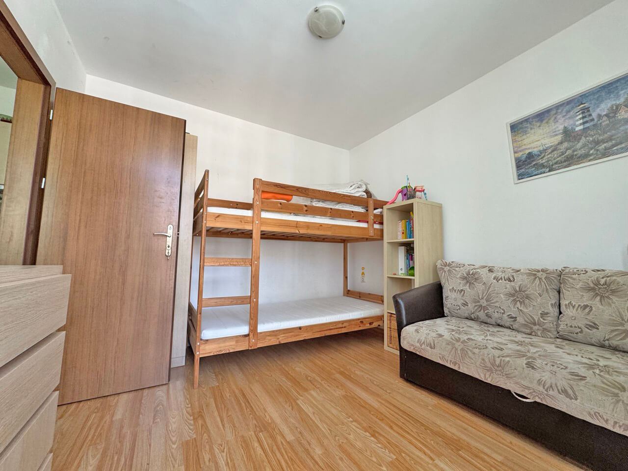 Světlý byt s jednou ložnicí a výhledem na bazén ve výborně udržovaném komplexu v Sunny Beach