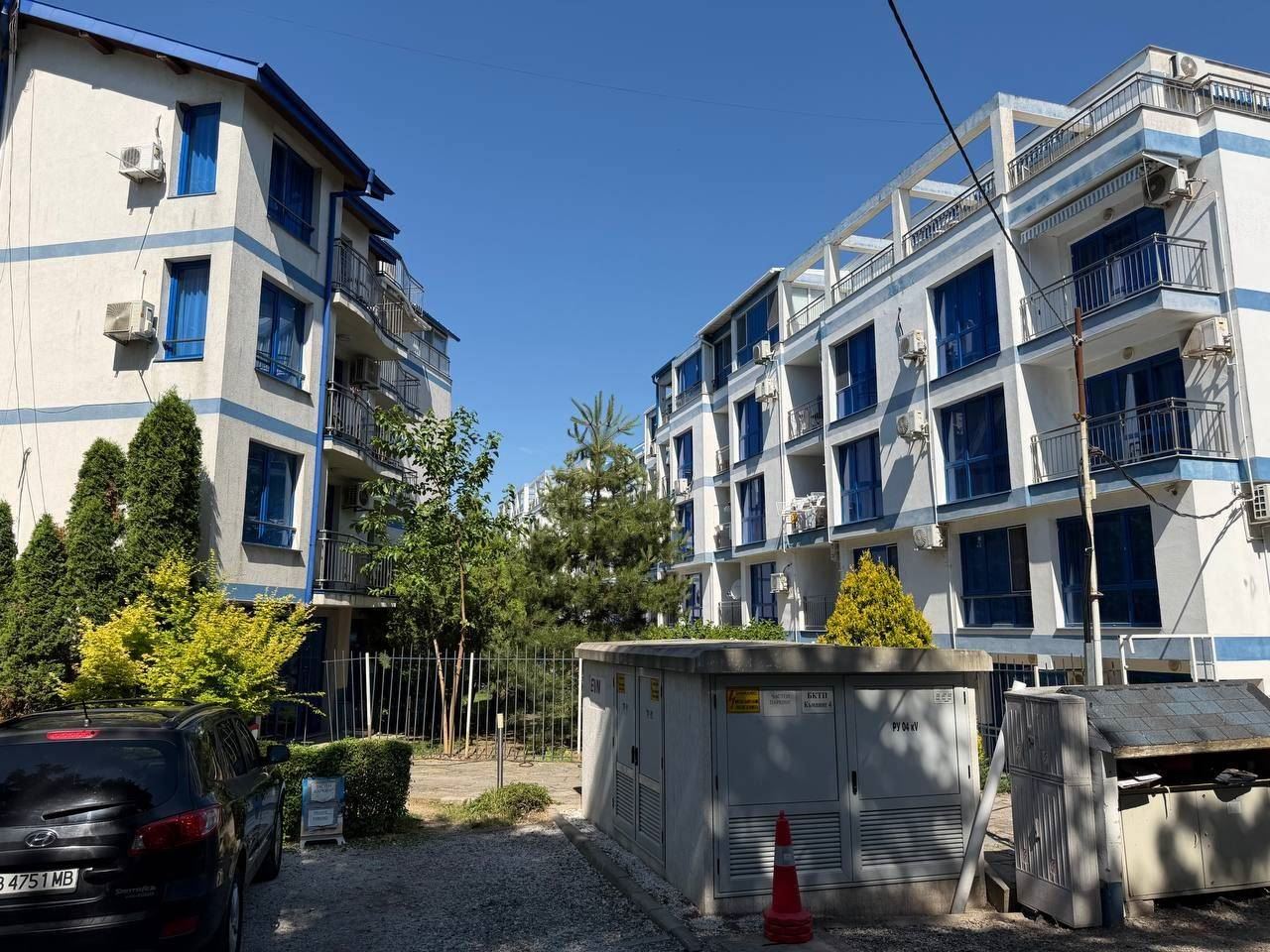 Apartmán s jednou ložnicí v první linii u moře v Pomorie – panoramatický výhled na moře a bazén