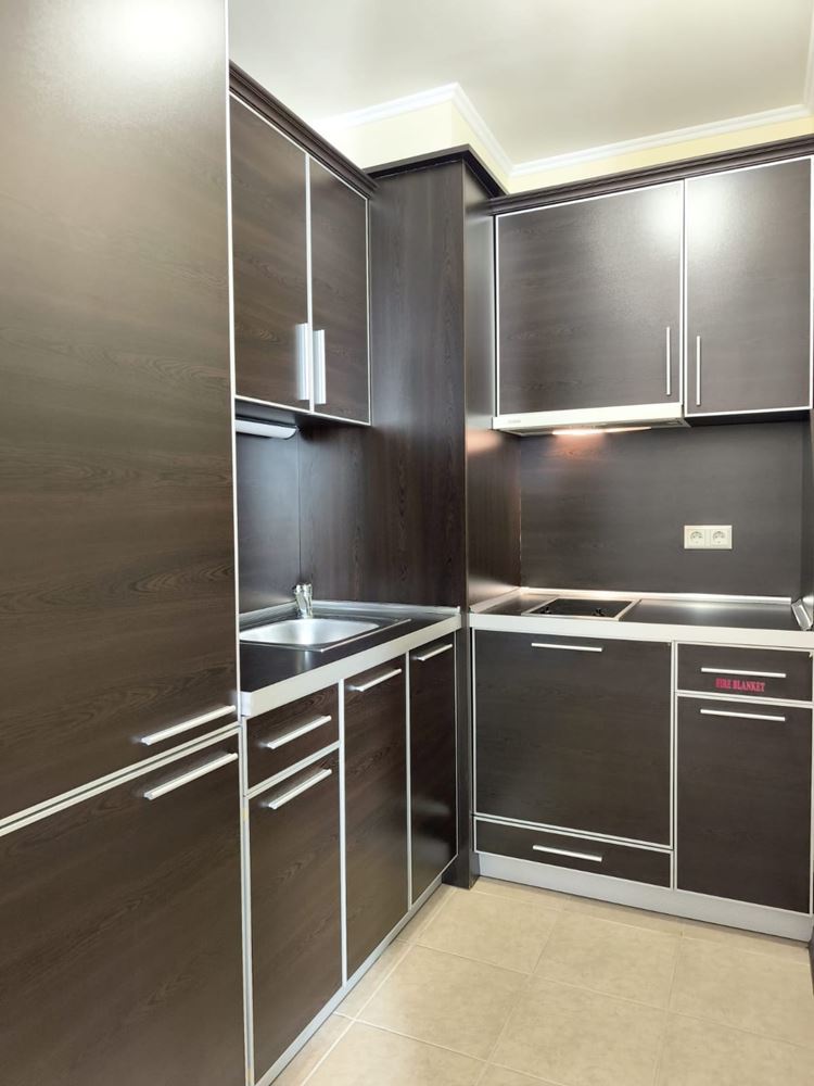 Luxusní apartmán s jednou ložnicí v první linii u moře v Pomorie – komfort a přímořská atmosféra