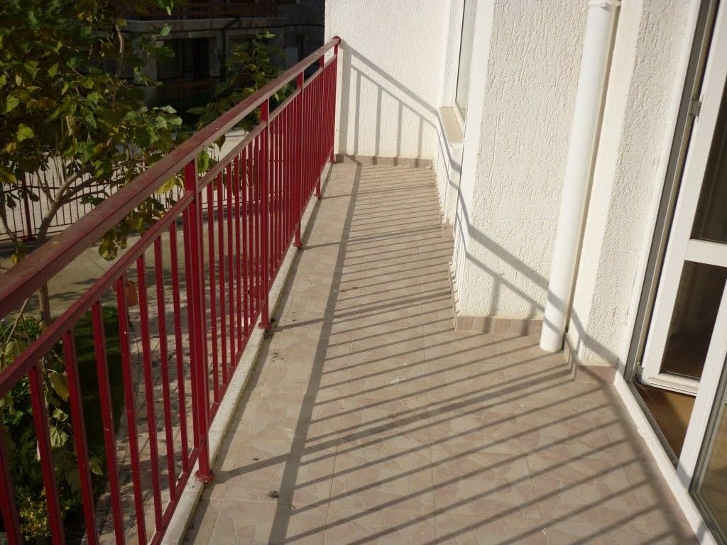 Plně zařízený apartmán s jednou ložnicí přímo u pláže s výhledem na moře v Elenite