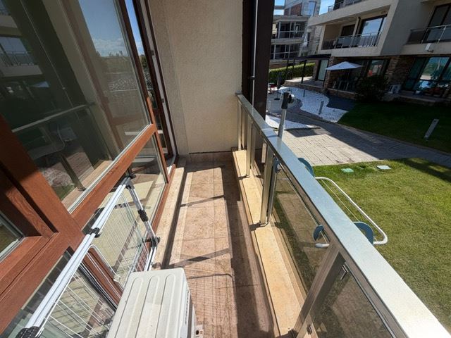 Prostorný apartmán se 2 ložnicemi v první linii u moře s čelním panoramatickým výhledem na moře