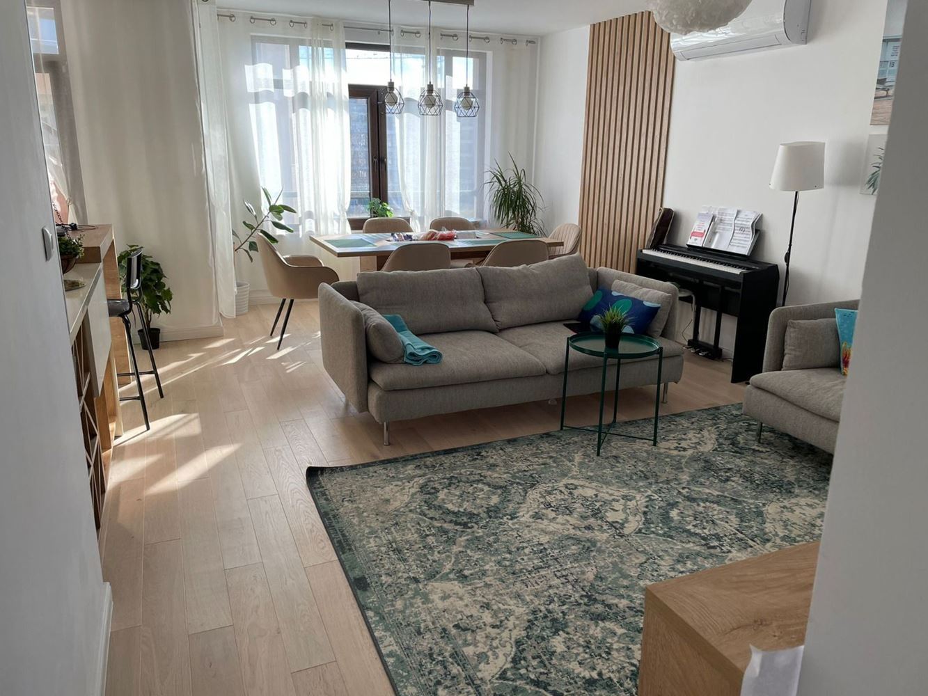 Prostorný pětipokojový apartmán s výhledem na moře v Pomorie – komfort, styl a funkčnost pro velkou rodinu