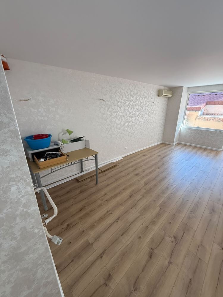 Studio ve Sveti Vlas s velkou terasou a vynikající polohou – ideální pro dovolenou nebo investici