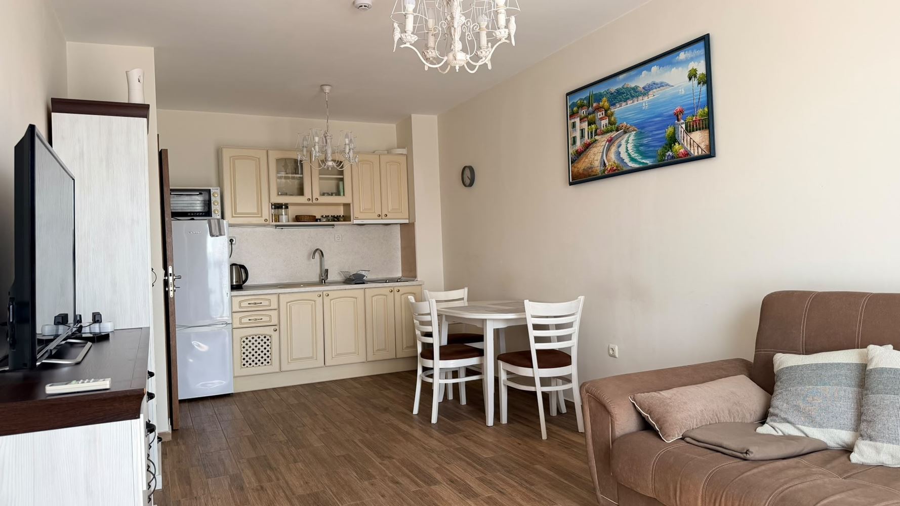 Dvouložnicový apartmán s panoramatickým výhledem, jen krok od moře v Ravdě